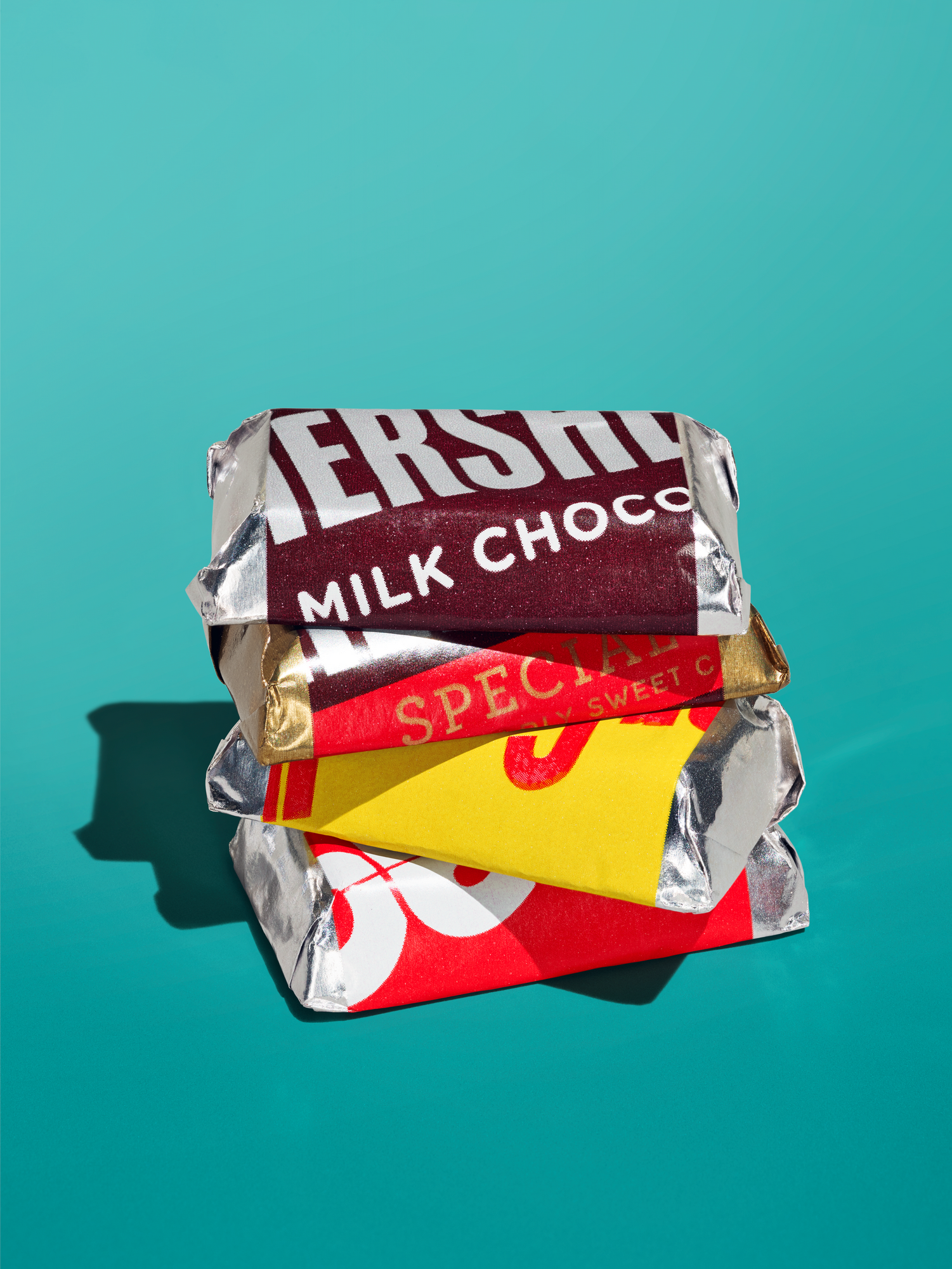 HERSHEY’S Chocolate Miniatures Assorted Bulk 25lb Candy Box - THE HERSHEY COMPANY